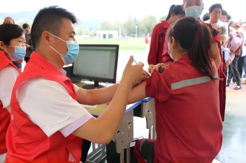 我為防疫筑長城！西保集團總部園區(qū)集體接種“第1劑”新冠疫苗