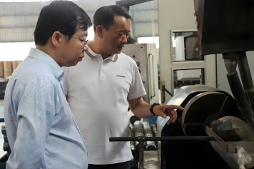 縣委副書記葛建峰帶隊來到西保集團(tuán)考察調(diào)研