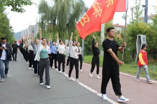 西保集團積極參加我縣“喜迎國慶，全民健步走活動”