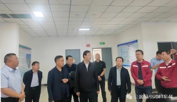 【新聞】自治區(qū)副主席包獻(xiàn)華蒞臨旭峰公司考察指導(dǎo)工作